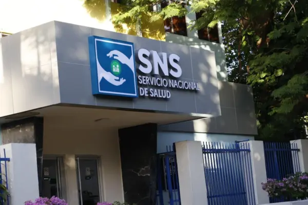 Servicio Nacional de Salud (SNS) completa aumento del 25% a los médicos del país.