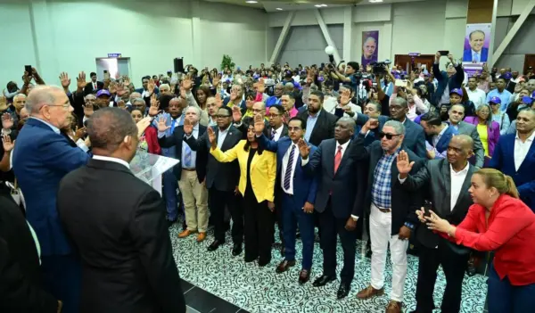 Danilo Medina juramenta al gremio Dignidad Jurídica.