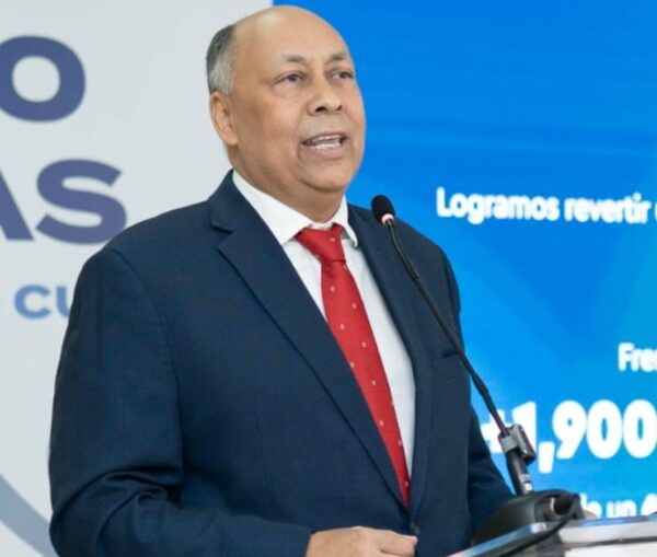 Dr. Luis René Canaán, mientras pasa balance. Fuente externa.