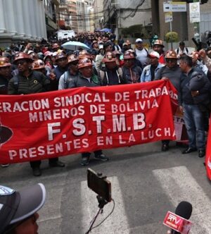 Marcha callejera en La Paz de los obreros bolivianos.