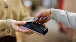 Las operaciones en pesos dominicanos totalizaron más de 43.9 millones de transacciones.