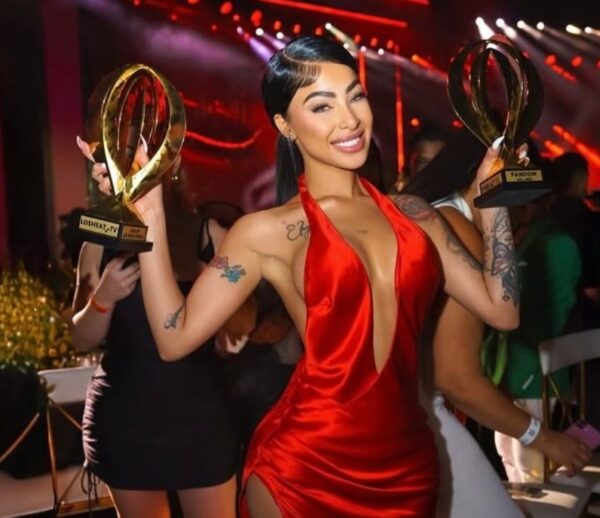 Yailín recibió el año 2026 en  Telemundo.