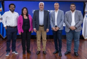 Amín Vásquez, Alicia Álvarez, Erik Pérez Vega, Abad López y José Orlando Tejeda.