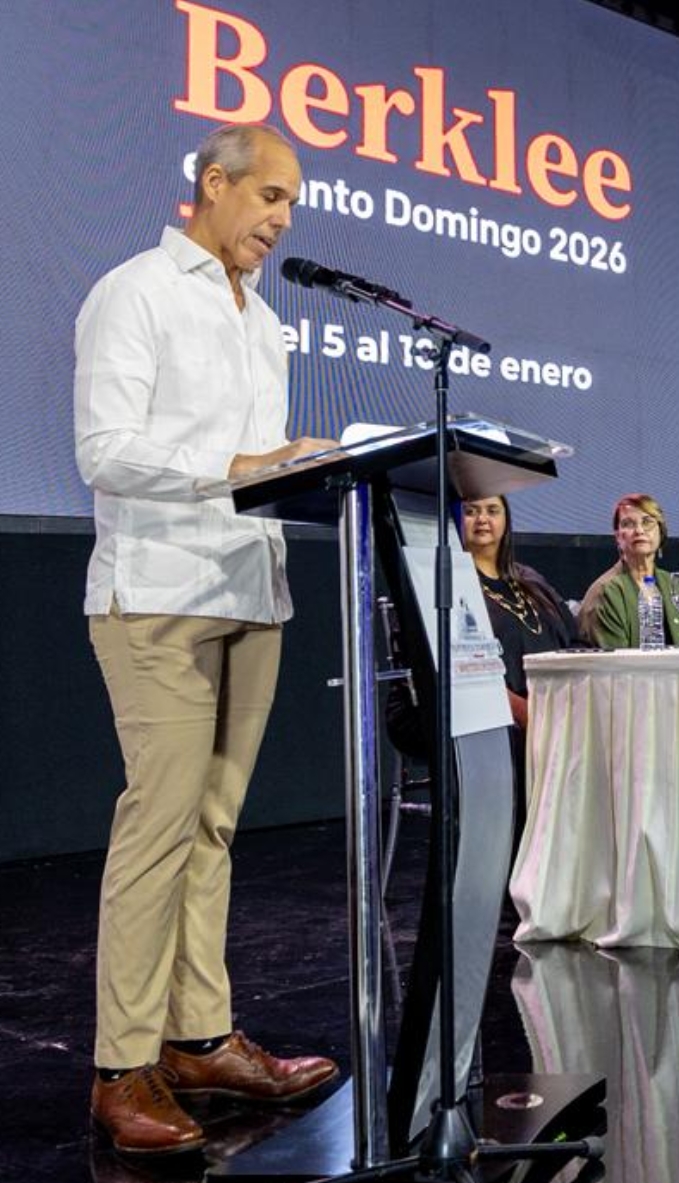Edwin De los Santos, presidente de AES Dominicana.