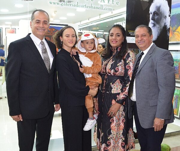Luis Felipe Cartagena, Pamela Martínez, el niño Luis Arturo Cartagena, Gissel Abreu de Cartagena y José Luis Cartagena.