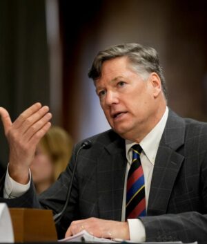 Christopher Landau está de gira por varios países de África.