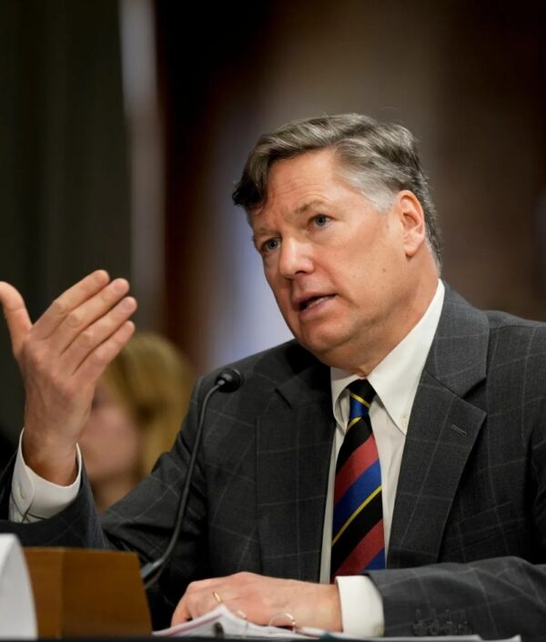 Christopher Landau está de gira por varios países de África.