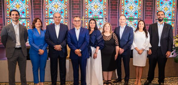 Antonio Jorge, Denisse Fondeur, José Gabriel Roig, Alberto Cruz, Banahí Tavárez, Dafne Contín, Efialto Castillo, Miriam Noyola y Aristides Rubio.