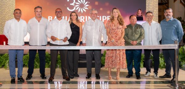 Ramón A. Ramírez, Ignacio Subías, Samuel Andújar, Lydia Piñero, Roberto Henríquez, Encarna Piñero, Manuel Ramírez, Juan Mateo y Luis González.