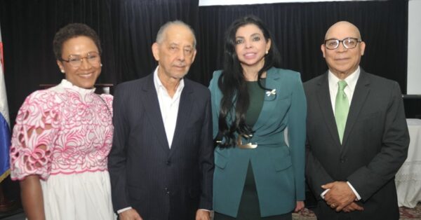 Edith Febles, Huchi Lora, Yeni Berenice Reinoso y Marino Zapete.