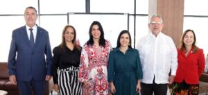 Juan Manuel Martín de Oliva, Aguie Lendor, Yudit García, Biviana Riveiro, Roberto Henríquez  y Fabeth Martínez.