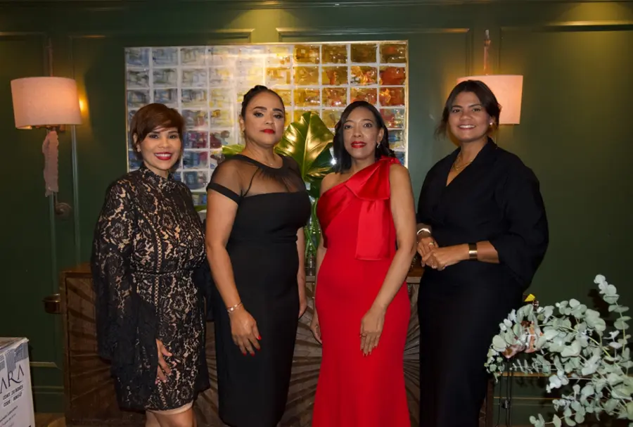 Torvalda Rosario, Sofía González Lana, Julissa Rumaldo y Marién Restituyo.