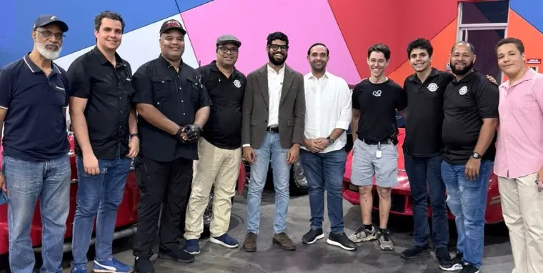 Representantes de ambas empresas.
