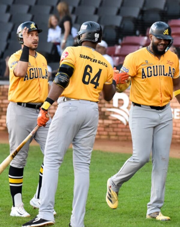 Cristhian Adames es  bendición para las Águilas Cibaeñas.