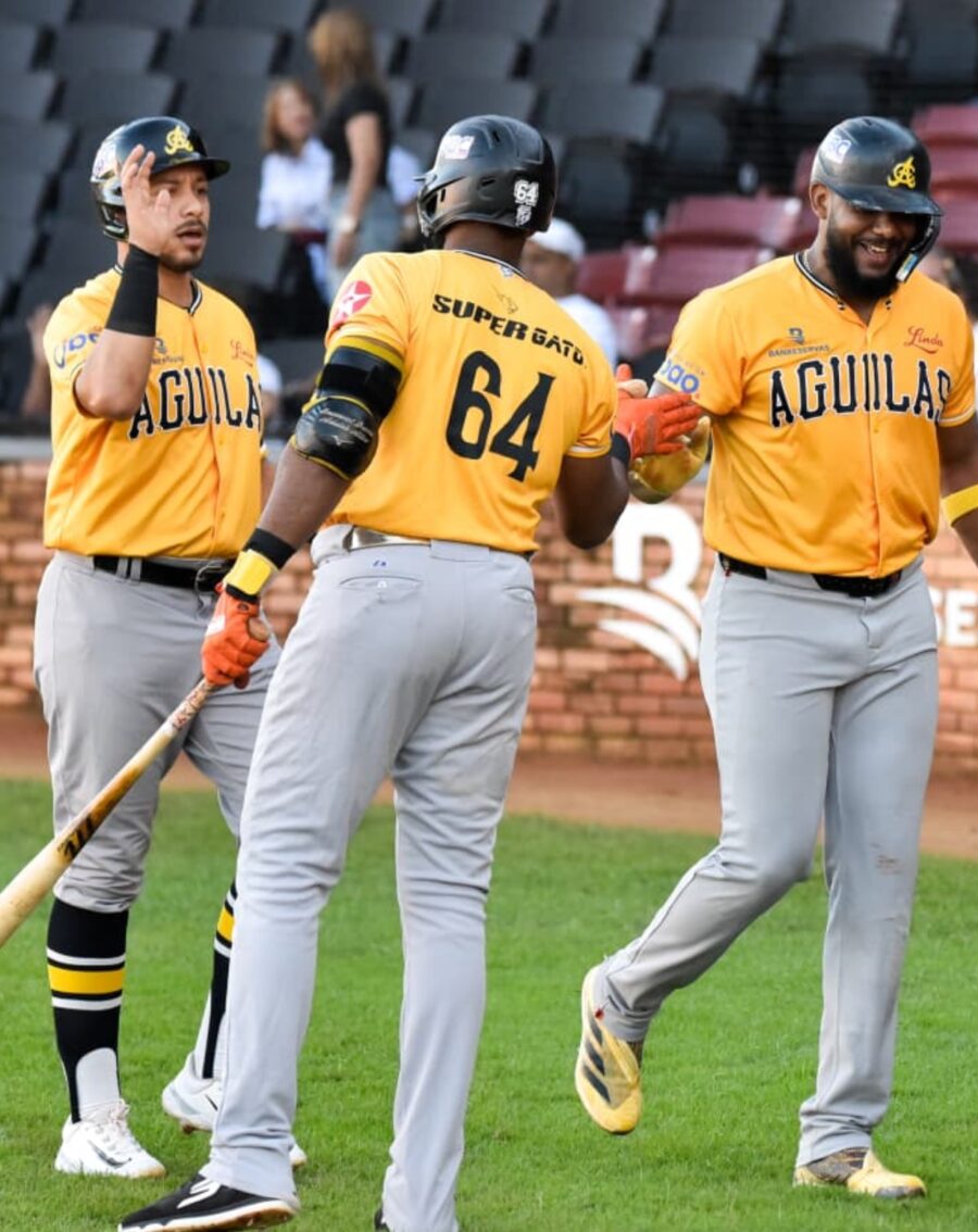 Cristhian Adames es  bendición para las Águilas Cibaeñas.