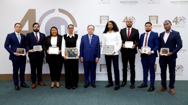 Manuel Alberto Pérez, Ardanys Óscar González Marcano, Yanna Cristina Dishmey Marte, Amanda Carolina Lebrón, Héctor Valdez Albizu, Natanael Ventura Jiménez, Nerys Federico Ramírez, Cornelio Antonio Polanco Acosta y Féliz Mejía, en representación de Peterson Marcellus Delgado.