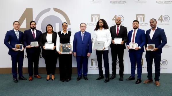 Manuel Alberto Pérez, Ardanys Óscar González Marcano, Yanna Cristina Dishmey Marte, Amanda Carolina Lebrón, Héctor Valdez Albizu, Natanael Ventura Jiménez, Nerys Federico Ramírez, Cornelio Antonio Polanco Acosta y Féliz Mejía, en representación de Peterson Marcellus Delgado.