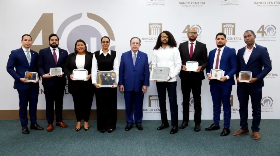 Manuel Alberto Pérez, Ardanys Óscar González Marcano, Yanna Cristina Dishmey Marte, Amanda Carolina Lebrón, Héctor Valdez Albizu, Natanael Ventura Jiménez, Nerys Federico Ramírez, Cornelio Antonio Polanco Acosta y Féliz Mejía, en representación de Peterson Marcellus Delgado.