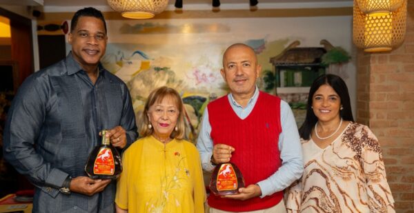 Jandy Ventura, Rosa Ng, Jack Astacio y Delva Almarilla.