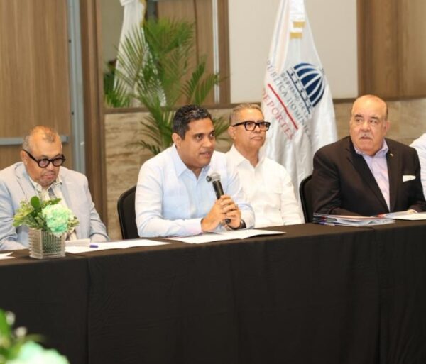 Kelvin Cruz explica alcance  programa eventos 2026.  externa