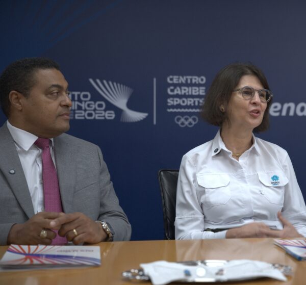 José P. Monegro y Mercedes Ramos, en la firma del acuerdo entre Grupo Ramos y SD2026.