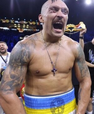 Oleksandr Usyk, es uno en  clasificaciones mundiales.