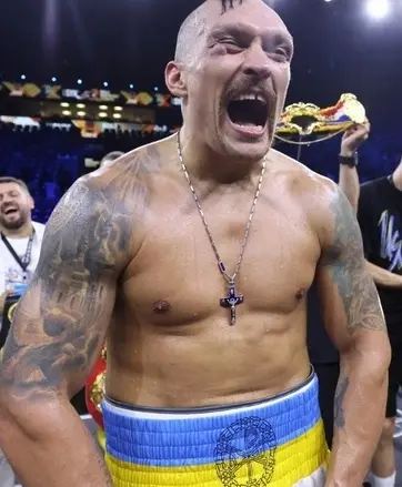 Oleksandr Usyk, es uno en  clasificaciones mundiales.