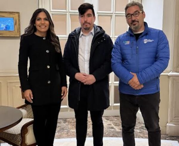 Olga Torres Perera, directora COCO&CO, junto a los chilenos Andrés Sarmiento,    director Red  de Turismo, e Iván Nicotra, gerente.