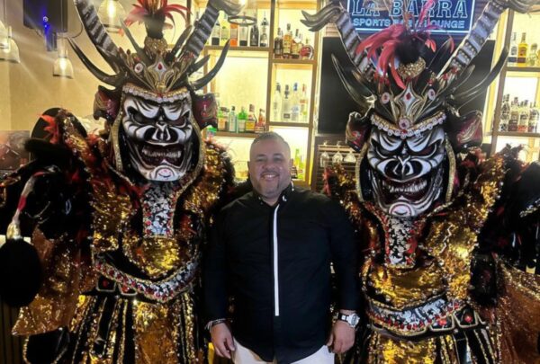 Jochy Abreu junto a los Diablos Los Desterrados.