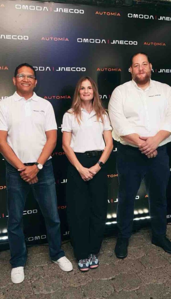 Óscar Santana, Ana Viñas y Manuel Angomás.