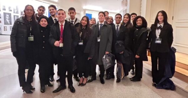 Delegación del Cathedral Community School.