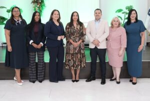 Los miembros de la Junta de Directores y del Consejo Académico participaron en el evento.