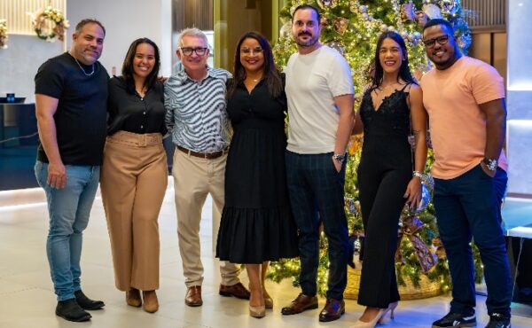 Kenneth Pina, Arline María, Mark Jordan, Alba Matos, Rafael Navas, Mabel Martínez y Adam Peguero.