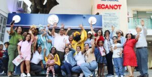 Durante la actividad,  infantes recibieron obsequios y golosinas por día de  Reyes.