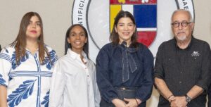 Directivos del centro y la universidad durante el encuentro.