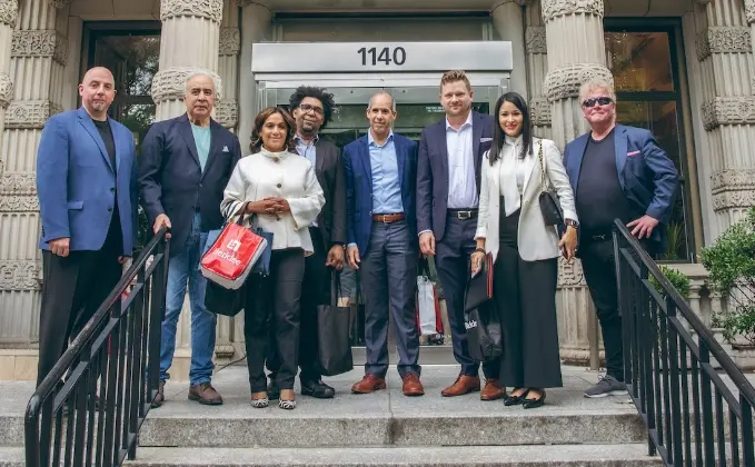 Félix García y Edwin de los Santos  junto a ejecutivos del Berklee College of Music.