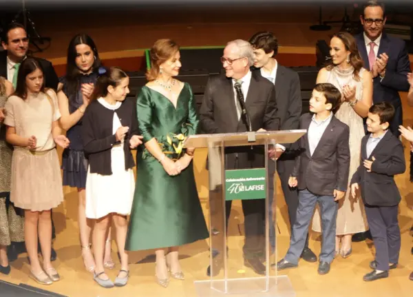 En el centro, Roberto Zamora Llanes y Josefina Terán de Zamora, junto a sus familiares.