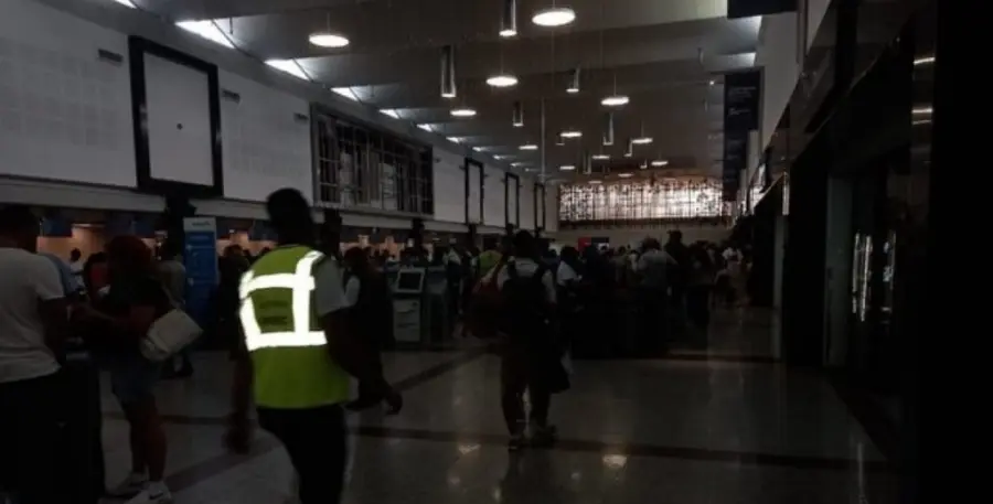 En la AILA se produjo un apagón que se afectó las operaciones normales por  nueve horas y AERODOM fue multada.