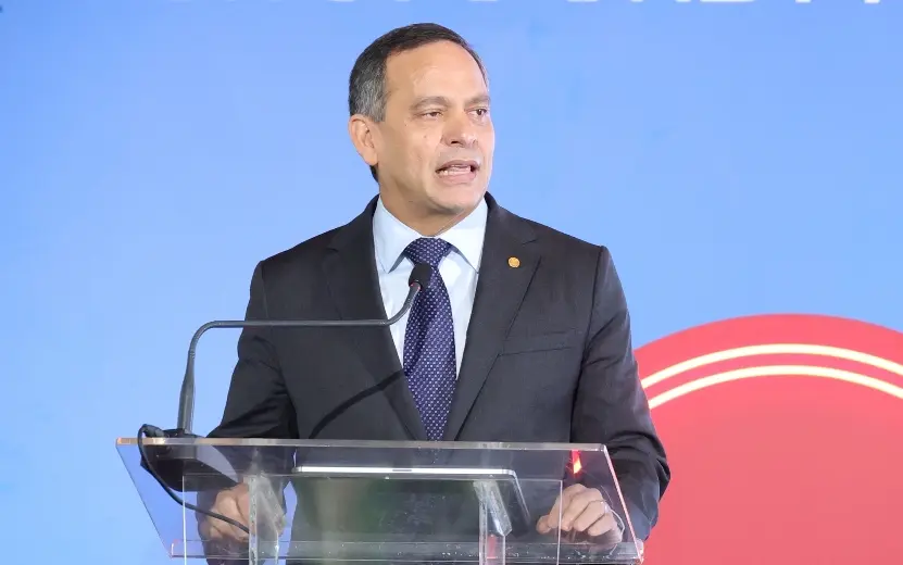 Henry Molina fue invitado en almuerzo de Cámara Americana.