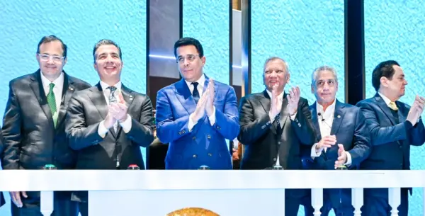 El ministro David Collado encabezó la apertura del stand dominicano y destacó la diversidad del destino país.