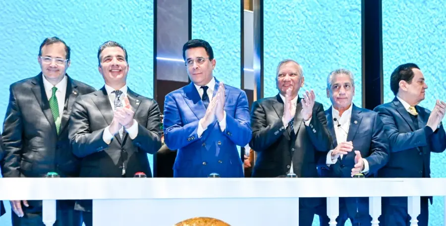 El ministro David Collado encabezó la apertura del stand dominicano y destacó la diversidad del destino país.
