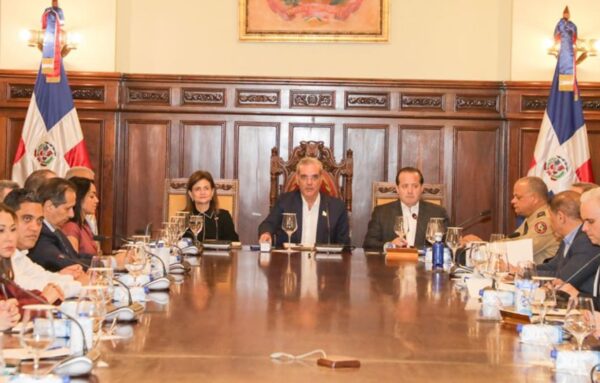 Aliados y personalidades de la sociedad civil se mantienen en posiciones clave.