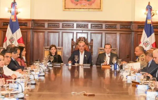 Aliados y personalidades de la sociedad civil se mantienen en posiciones clave.