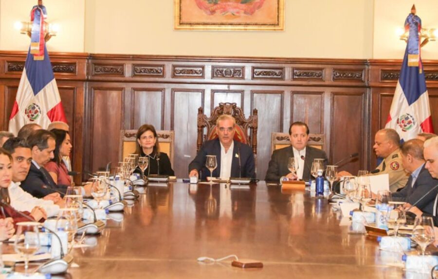 Aliados y personalidades de la sociedad civil se mantienen en posiciones clave.