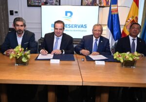 Nuevo acuerdo fortalece envío de remesas de dominicanos en España hacia el país.