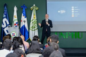 Alejandro Fernández W.