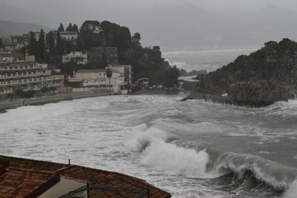 Borrasca Harry causa inundaciones y fuerte oleaje en Italia.