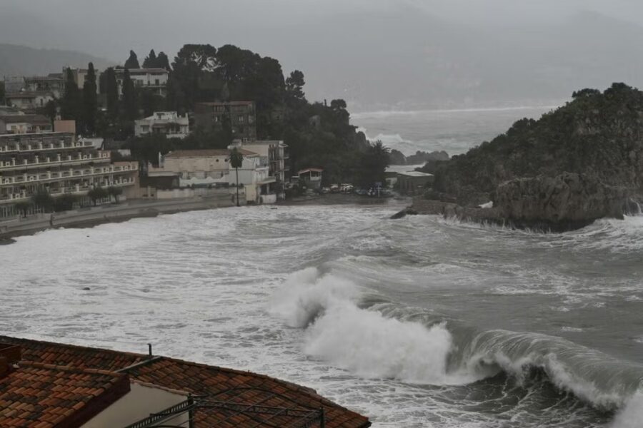 Borrasca Harry causa inundaciones y fuerte oleaje en Italia.