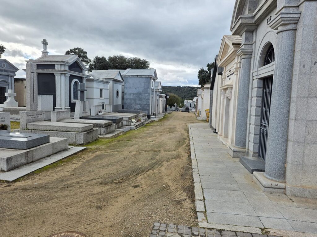 Camino que lleva al mausoleo de Trujillo