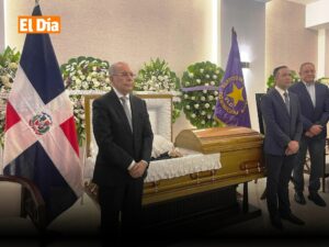 Presidente del Partido de la Liberación Dominicana, Danilo Medina rinde guardia de honor. Fuente externa.